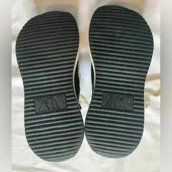 Zara Girls Size 1 High Top Quilted Shoes Black Cream - Picture 5 of 8